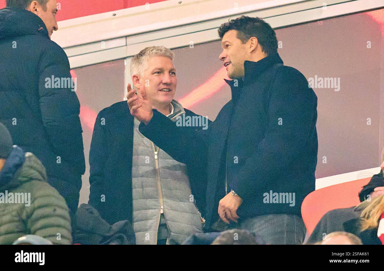 Bastian SCHWEINSTEIGER, Co-Moderator ARD Ex Fussballprofi, DFB Kapitaen Michael BALLACK im Spiel FC BAYERN MÜNCHEN - SV WERDER BREMEN 3-0 am 7. Februar 2025 in München. Saison 2024/2025, 1.Bundesliga, FCB, München, Spieltag 21, 21.Spieltag Fotograf: Peter Schatz - DFL-VORSCHRIFTEN VERBIETEN JEDE VERWENDUNG VON FOTOGRAFIEN als BILDSEQUENZEN und/oder QUASI-VIDEO - Stockfoto
