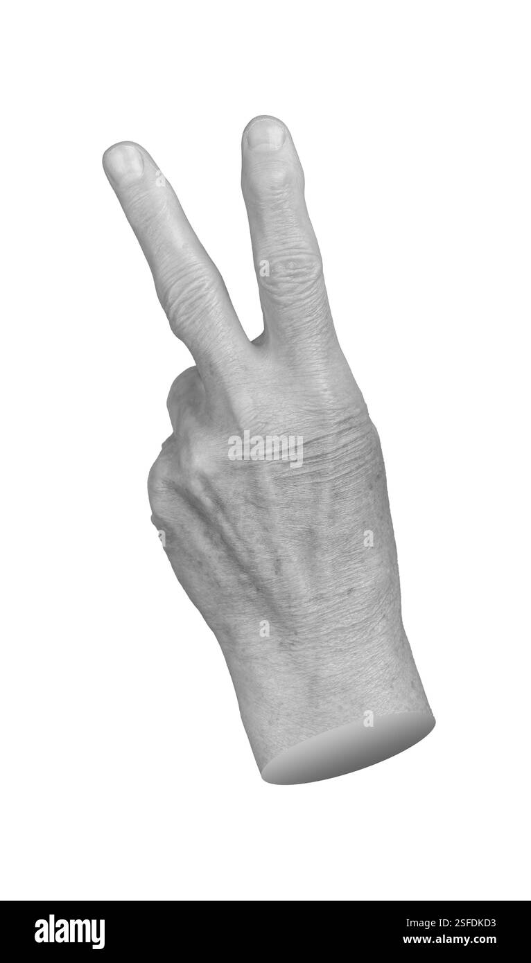 Ältere weibliche Hand, die ein Siegeszeichen mit faltiger Haut zeigt und Erfolg, Frieden und positiven Ausdruck symbolisiert. Geste der Kommunikation und des Achie Stockfoto