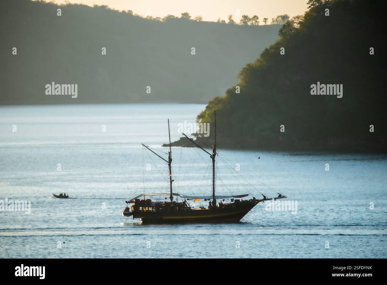 Schiffe und Boote in Labuan Bajo, Komodo Nationalpark Stockfoto