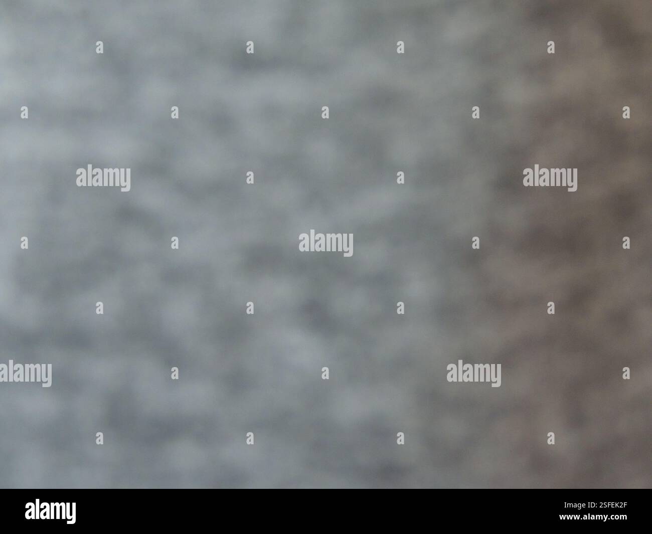 Unscharfe Wellen Grau Unschärfe Rauschen Textur Vollbild, dunkles abstraktes Bokeh im Hintergrund mit unscharfem Muster, graue Unschärfe mit leerem Kopierraum Stockfoto