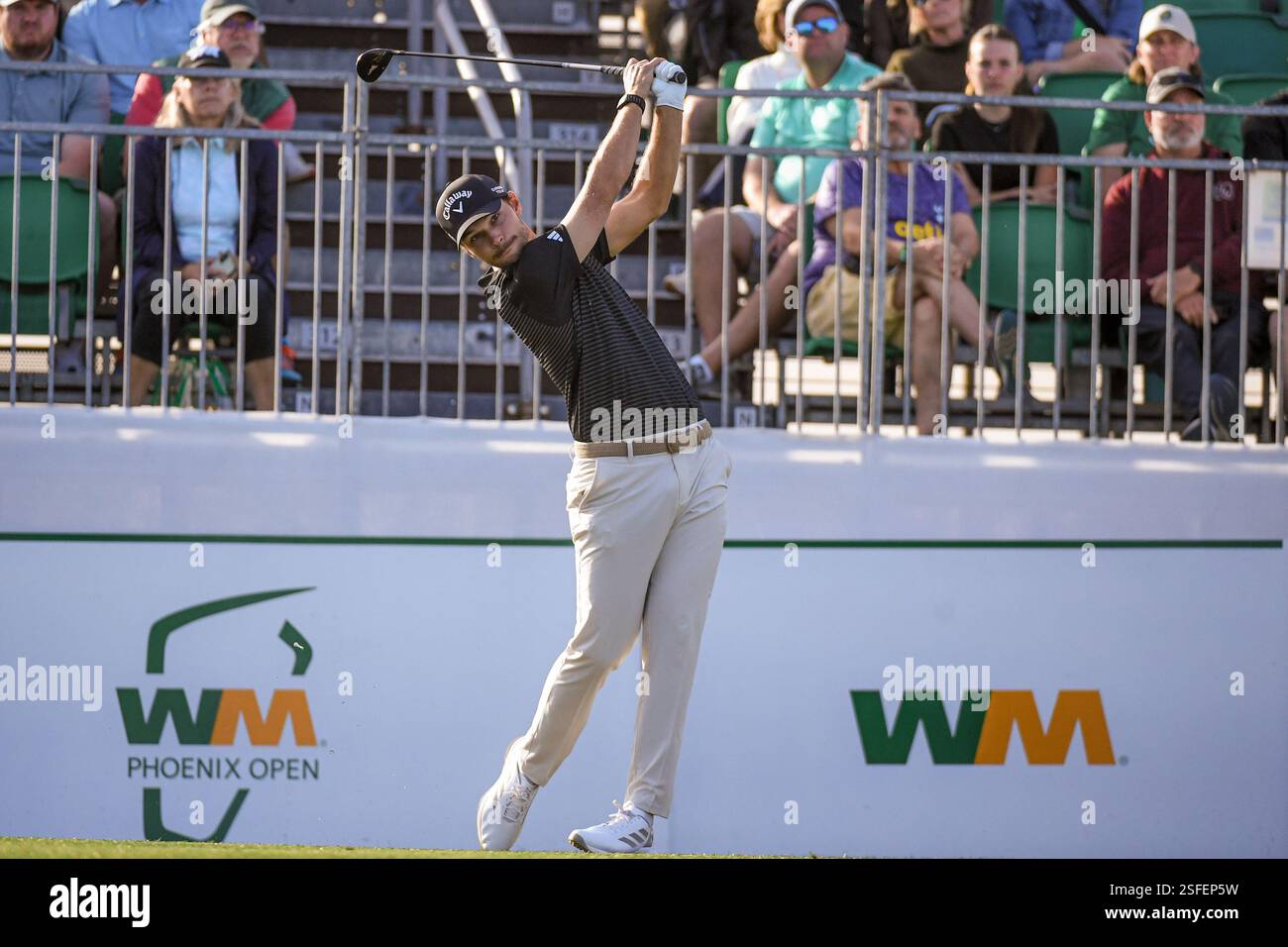 Nicolai Hojgaard schlägt am Samstag, den 8. Februar 2025, in Scottsdale in der dritten Runde der WM Phoenix Open ab. Arizona. Stockfoto