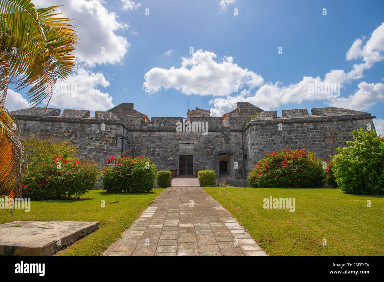 Das Castillo de la Real Fuerza wurde 1577 auf der Plaza de Armas in Old Havana (La Habana Vieja) in Kuba erbaut. Das alte Havanna gehört zum Weltkulturerbe. Stockfoto