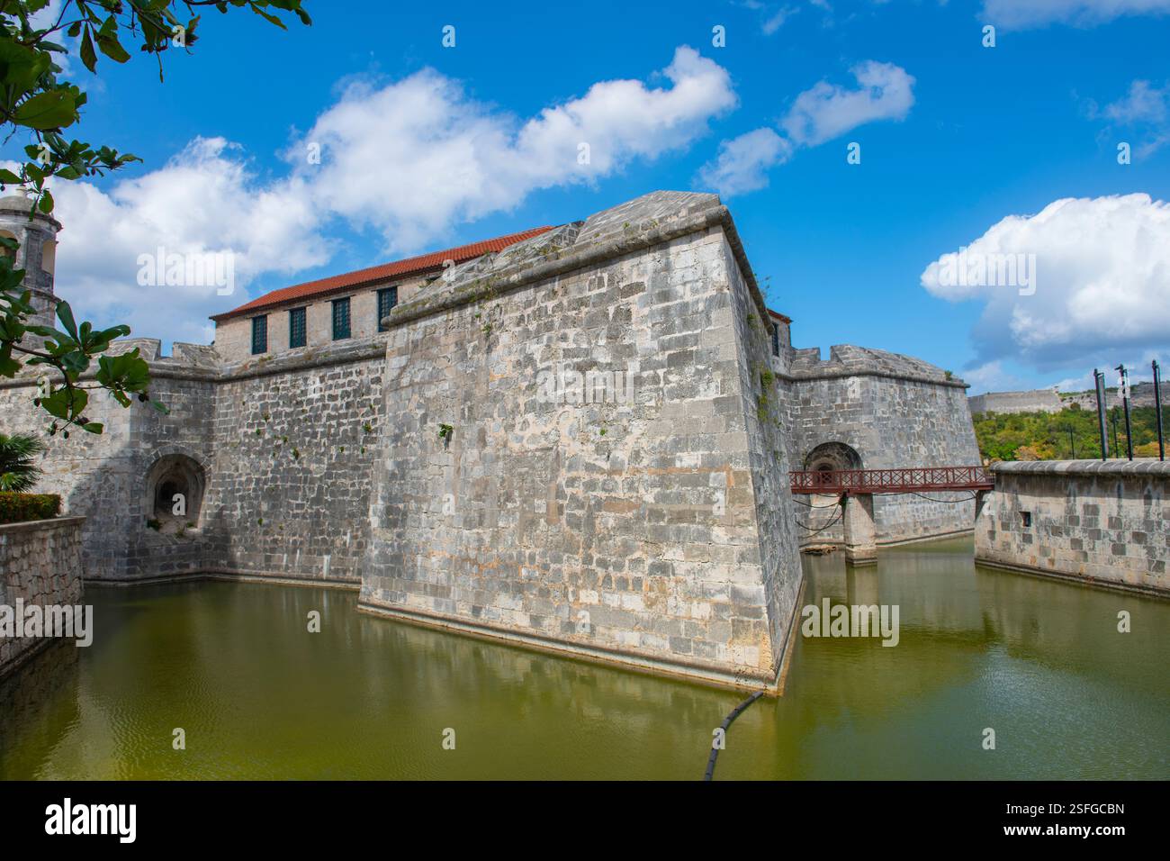Das Castillo de la Real Fuerza wurde 1577 auf der Plaza de Armas in Old Havana (La Habana Vieja) in Kuba erbaut. Das alte Havanna gehört zum Weltkulturerbe. Stockfoto