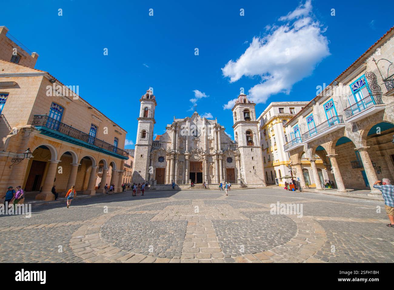 Die Kathedrale von Havanna (Catedral de San Cristobal) befindet sich auf der Plaza de la Catedral in der Calle Empedrado in Old Havana (La Habana Vieja), Kuba. Das alte Havanna i Stockfoto