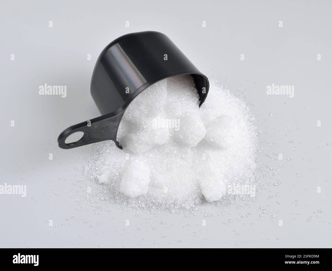 Trinatriumcitrat ist eine chemische Verbindung mit der Molekülformel Na3C6H5O7 Stockfoto Trinatriumcitrat ist eine chemische Verbindung mit der Molekülformel Na3C6H5O7 Stockfoto