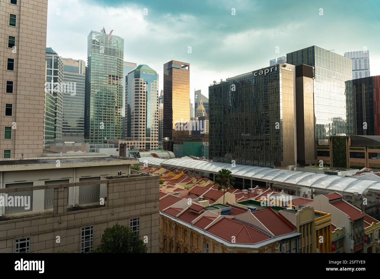 Eine Reihe farbenfroher Shophouses in Chinatown Singapur Stockfoto