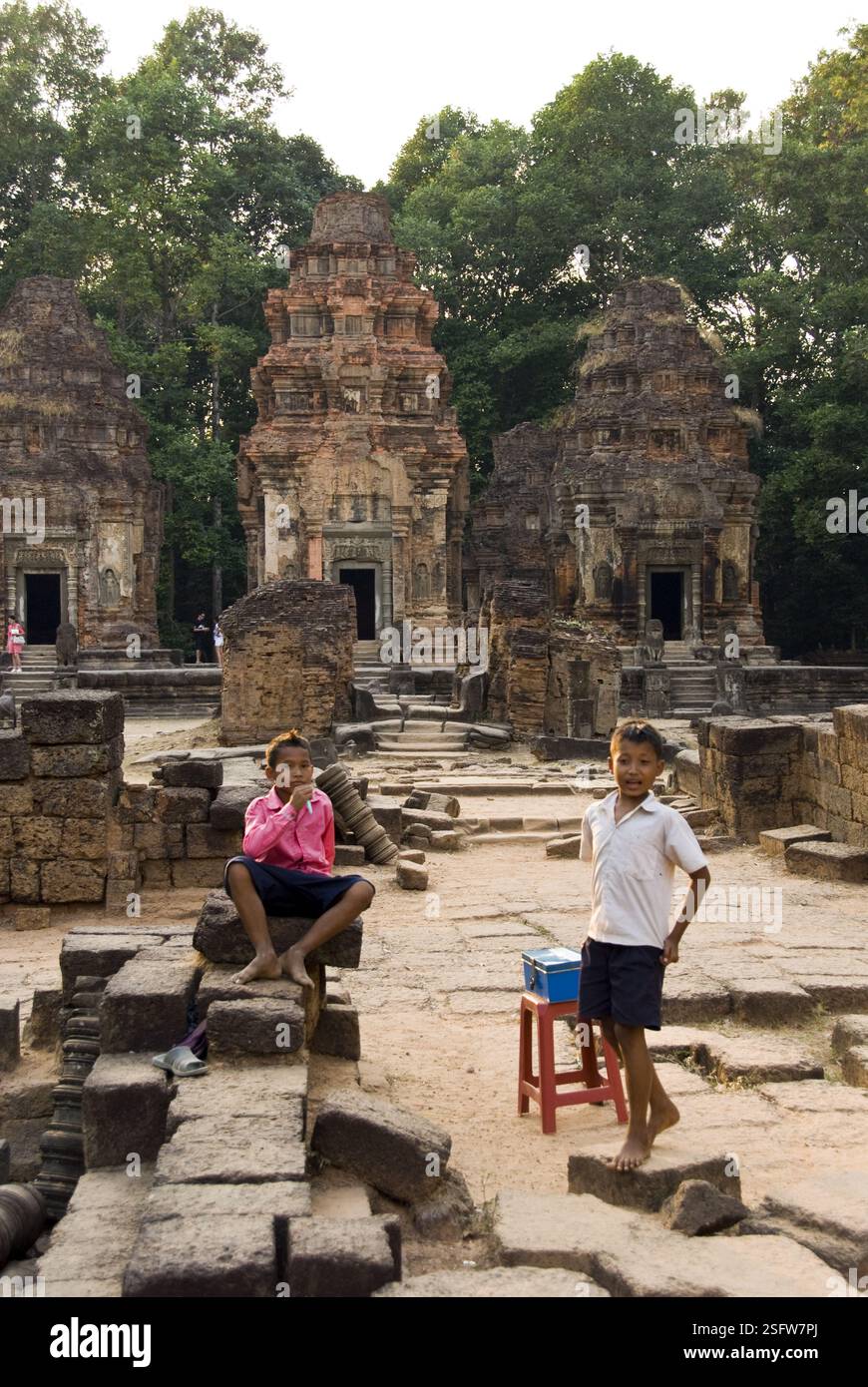 Preah Ko, der erste Tempel, der in Hariharalaya (heute Roluos) in der Nähe der Angkor-Tempel in Kambodscha gebaut wurde. Stockfoto