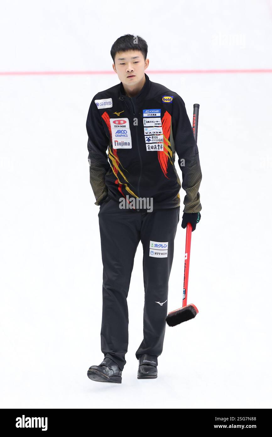 Yokohama BUNTAI, Kanagawa, Japan. Februar 2025. Takumi Maeda (LOCOSOLARE), 8. FEBRUAR 2025 - Curling : Japan Curling Championships Yokohama 2025 Halbfinale der Männer im Yokohama BUNTAI, Kanagawa, Japan. Quelle: Yohei Osada/AFLO SPORT/Alamy Live News Stockfoto