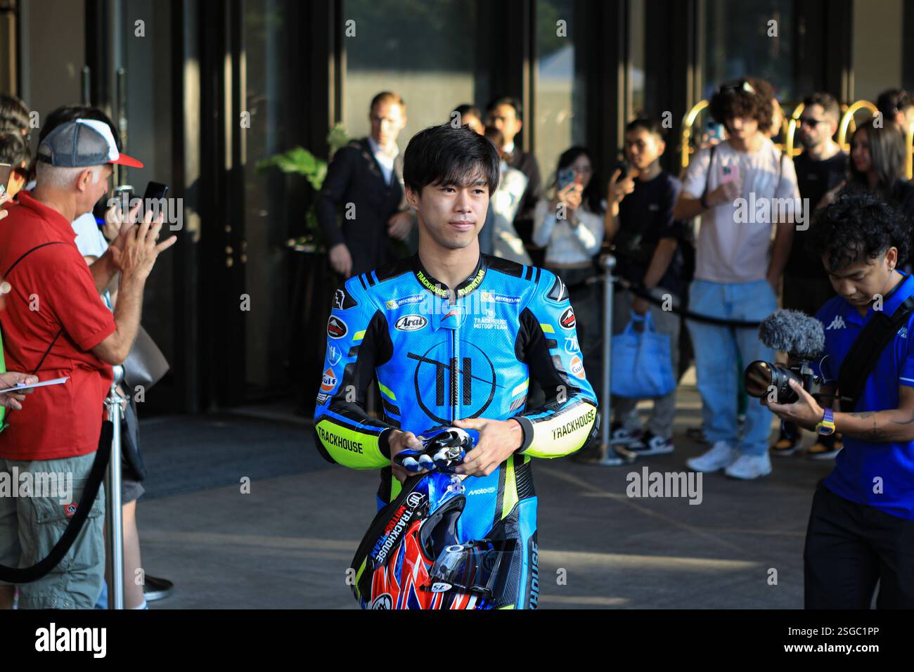 Bangkok, Thailand. Februar 2025. AI Ogura #79 (Japan) Trackhouse MotoGP Team, nehmen Sie am 9. Februar 2025 an der Veranstaltung MotoGP Season Launch 2025 Thailand in einem Einkaufszentrum in Bangkok Teil. In Bangkok. (Foto: Teera Noisakran/SIPA USA) Credit: SIPA US/Alamy Live News Stockfoto