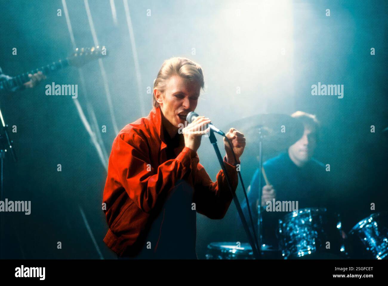 DAVID BOWIE IN WE CHILDREN FROM BAHNHOF ZOO (1981), ORIGINALTITEL: CHRISTIANE F.-UNS KINDER VOM BAHNHOF ZOO, REGIE: ULI EDEL. BESCHREIBUNG: MARAN/POPULAR/HANS H KADEN/TCF/ALBUM Stockfoto