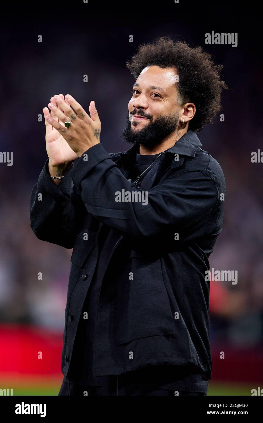 MADRID, SPANIEN - 08. FEBRUAR: Marcelo, ehemaliger Spieler von Real Madrid, würdigt die Fans vor dem LaLiga-Spiel zwischen Real Madrid CF und Atletico de Stockfoto