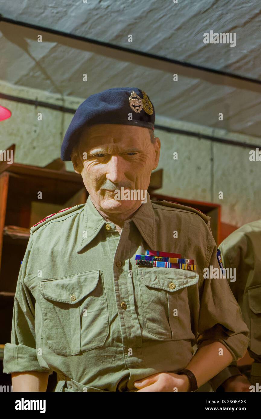 Statue von Feldmarschall Bernard Montgomery in den Lascaris war Rooms, dem ehemaligen unterirdischen Hauptquartier und Kommunikationszentrum - Valletta, Malta. Stockfoto