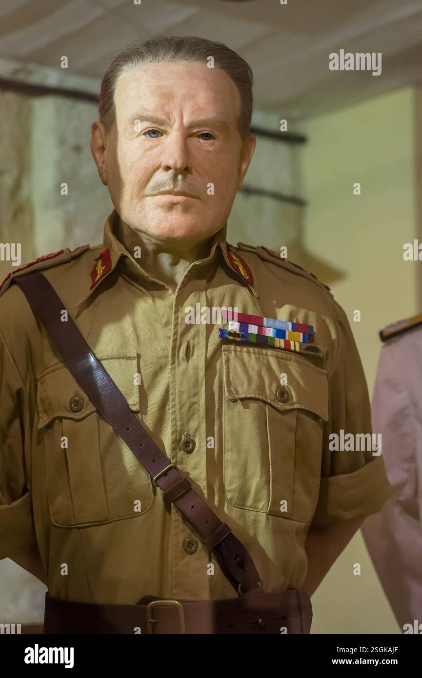 Statue von General Harold Alexander in den Lascaris war Rooms, dem ehemaligen unterirdischen Hauptquartier und Kommunikationszentrum - Valletta, Malta. Stockfoto
