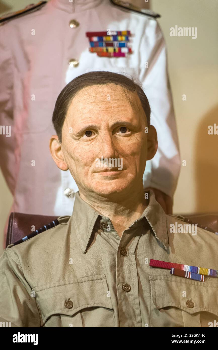 Statue von Air Marshal Arthur Tedder in den Lascaris war Rooms, dem ehemaligen unterirdischen Hauptquartier und Kommunikationszentrum - Valletta, Malta. Stockfoto