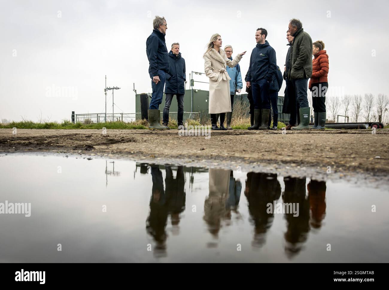 ZEGVELD - Ministerin Femke Wiersma (Landwirtschaft, Fischerei, Ernährungssicherheit und Natur) wird während eines Besuchs des Wissenstransferzentrums (KTC) besucht. Auf dem Versuchsbetrieb werden Innovationen in Bereichen wie der Klimaanpassung getestet. ANP KOEN VAN WEEL niederlande aus - belgien aus Stockfoto
