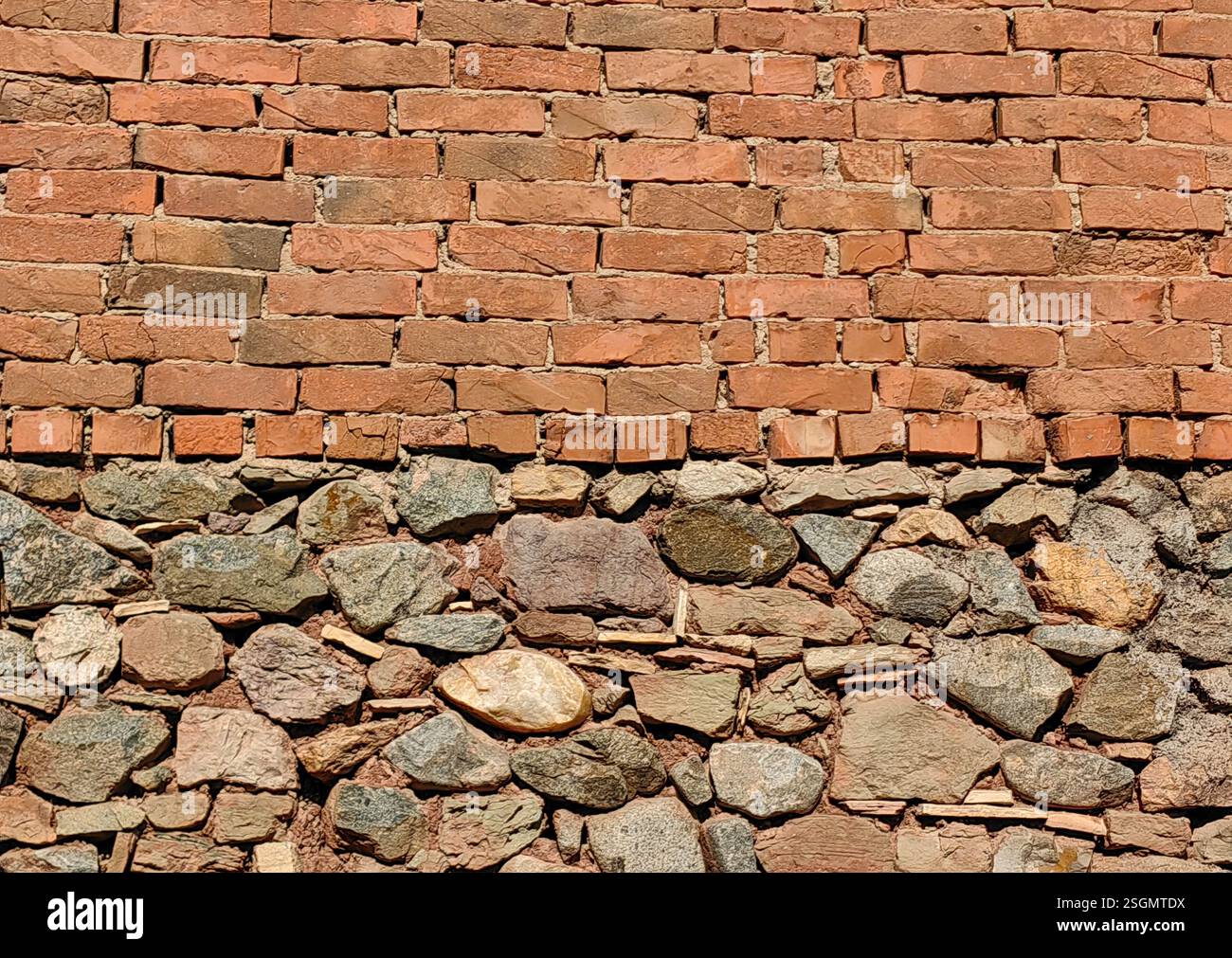 Blended Styles – Ziegel- und Steinmauerharmonie Stockfoto