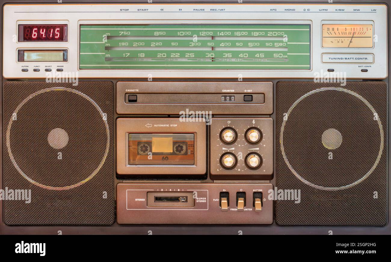 Tragbarer Stereo-Kassettenspieler aus den 80er Jahren Stockfoto
