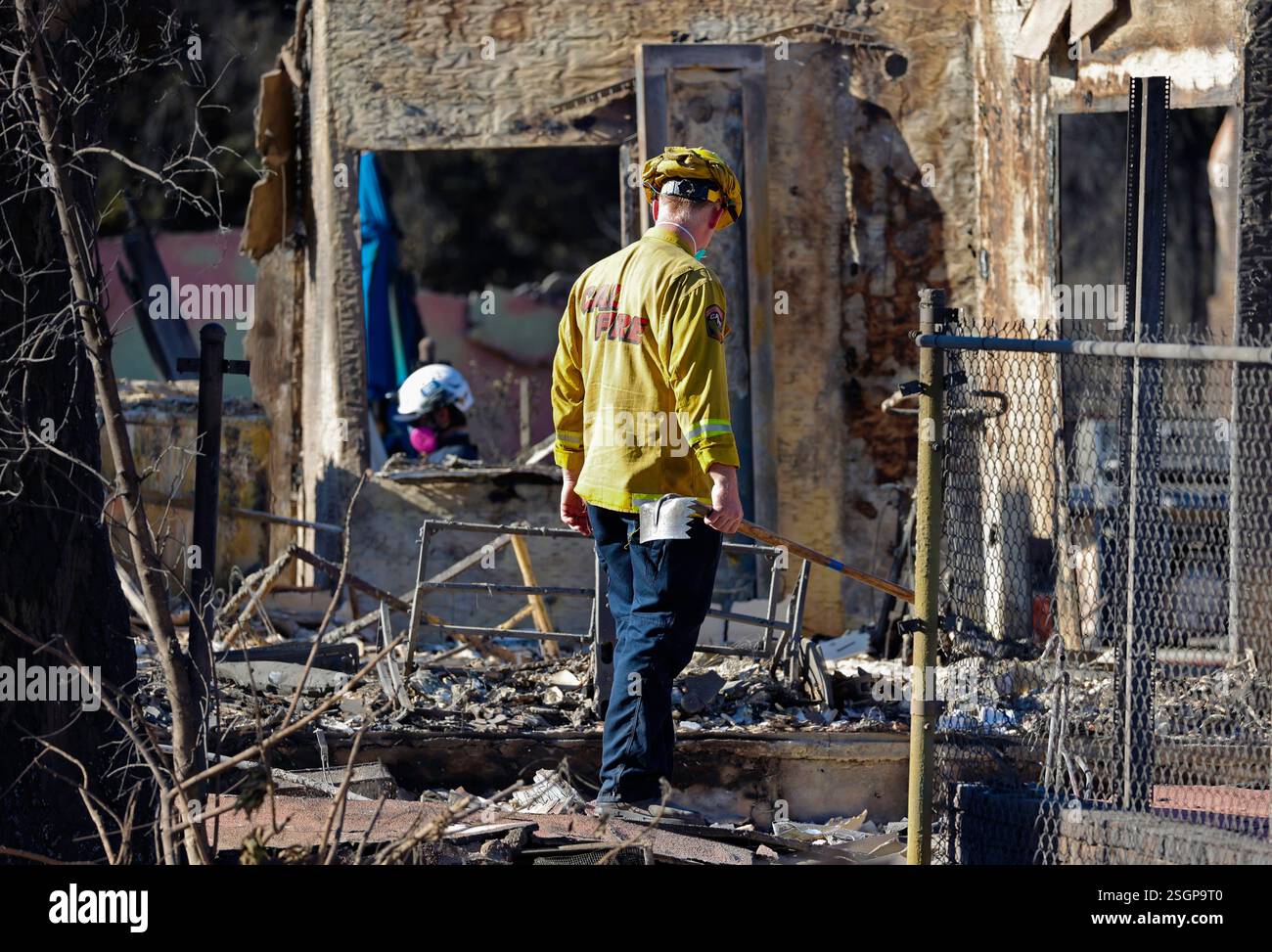 EATON, LOS ANGELES COUNTY, KALIFORNIEN, USA - 15. Januar 2025 - Feuerwehrmänner bekämpfen die Flammen in der Gegend von Eaton im Los Angeles County, Kalifornien, USA. Th Stockfoto