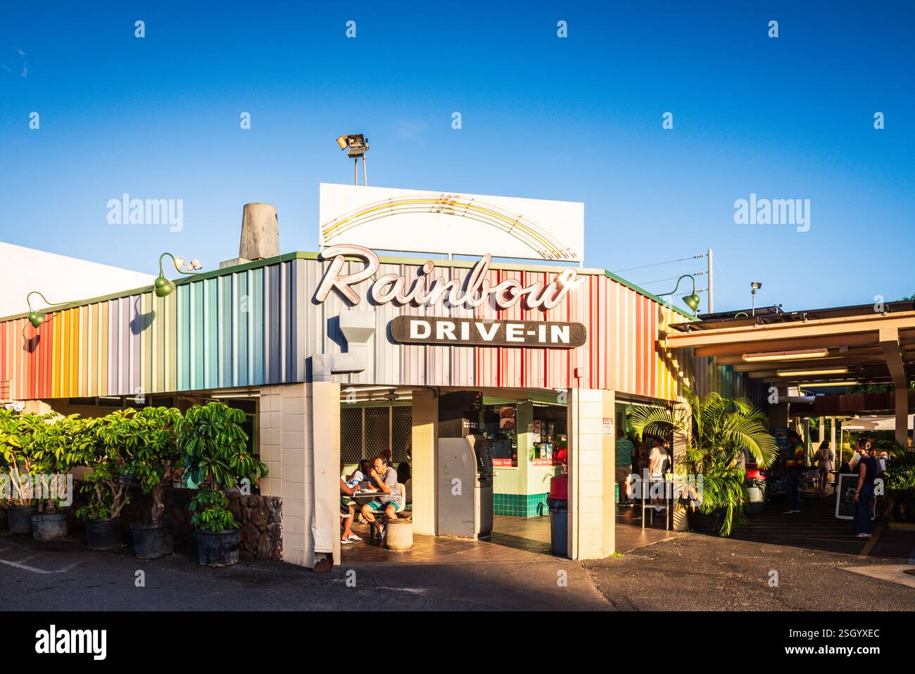 Honolulu, Hawaii – USA – 2. September 2018: Rainbow Drive-in ist ein berühmter Ort, an dem hawaiianische Gerichte serviert werden. Stockfoto