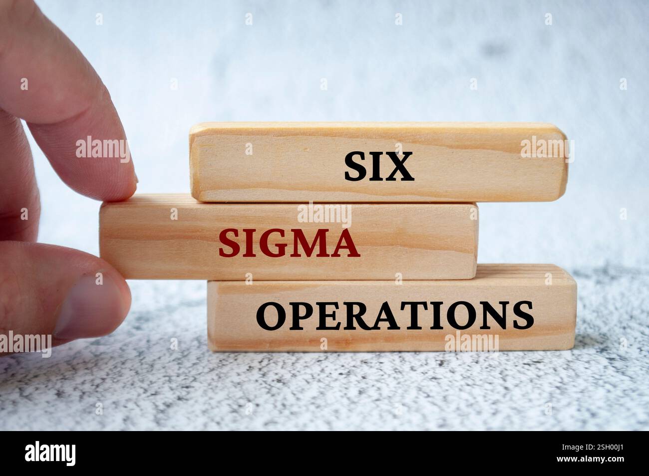Six Sigma Operations Text auf Holzblöcken. Prozessverbesserungskonzept. Stockfoto