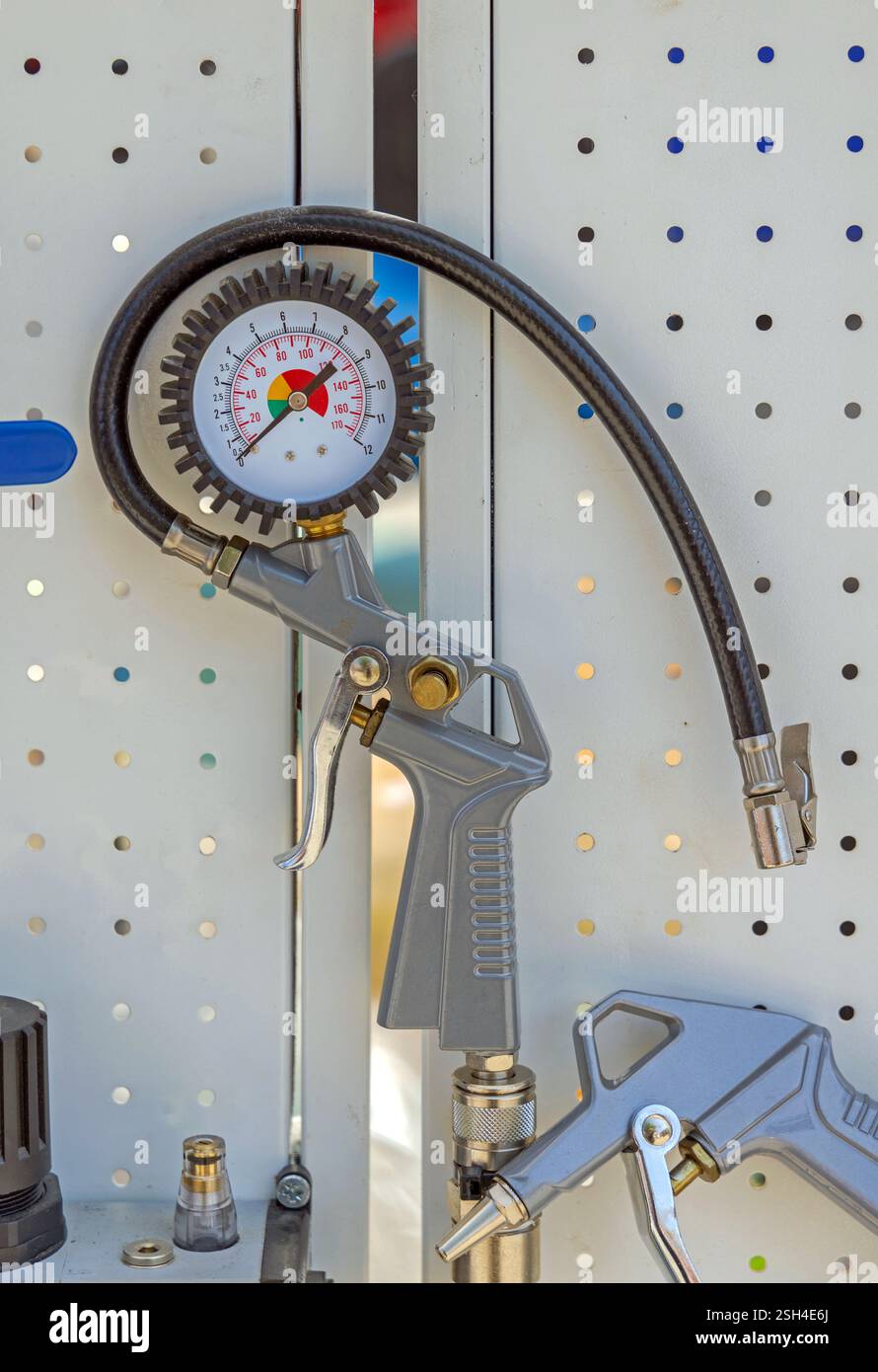 Reifenluftdruckmesser Flexible Schlauchausrüstung Für Autos Stockfoto