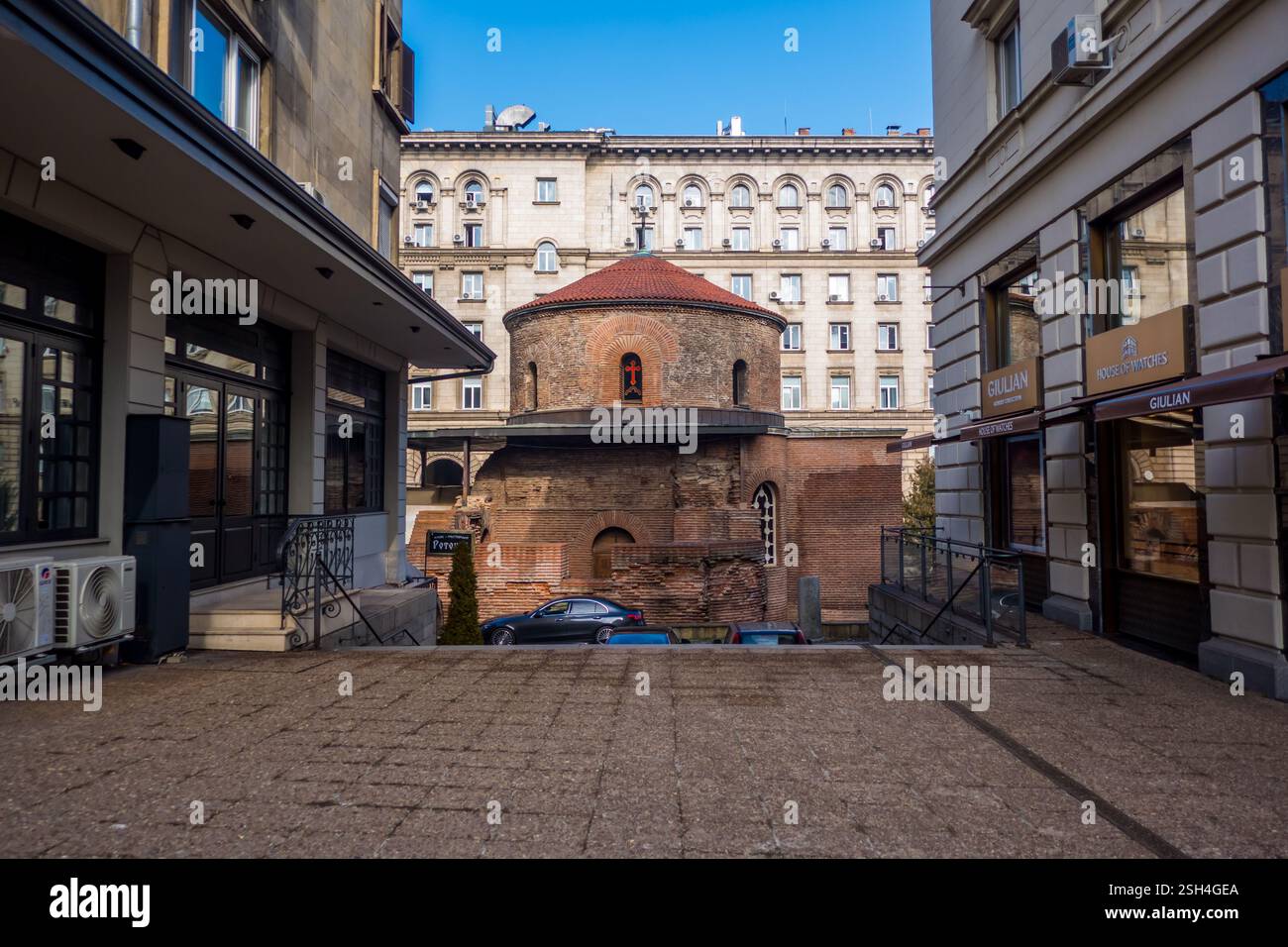 Straßenblick auf die St. George Rotunde Kirche in Sofia, Bulgarien Stockfoto