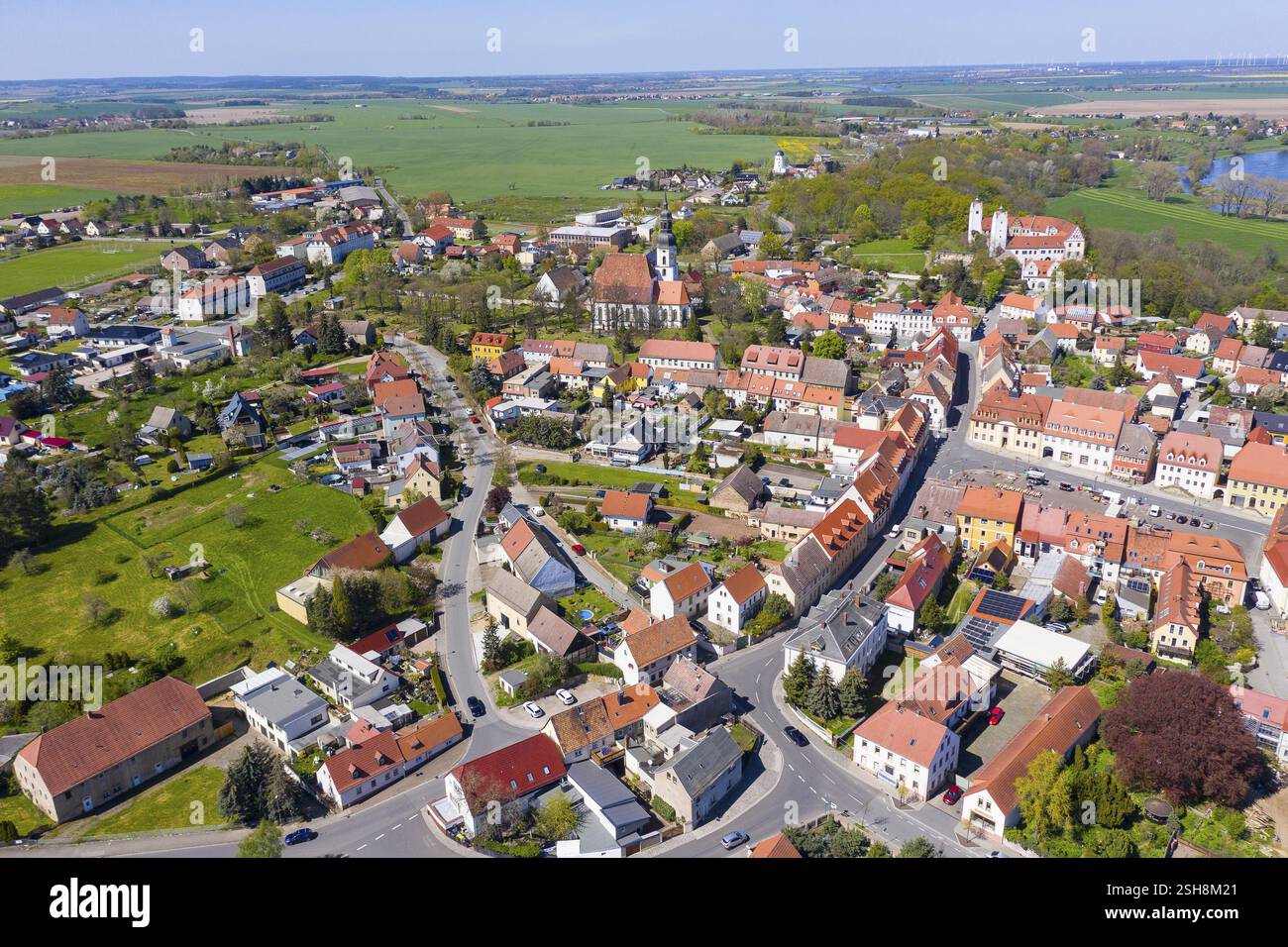 Luftaufnahme der Stadt mit Stadtkirche, Schloss und Rathaus, Strehla, Sachsen, Deutschland, Europa Stockfoto