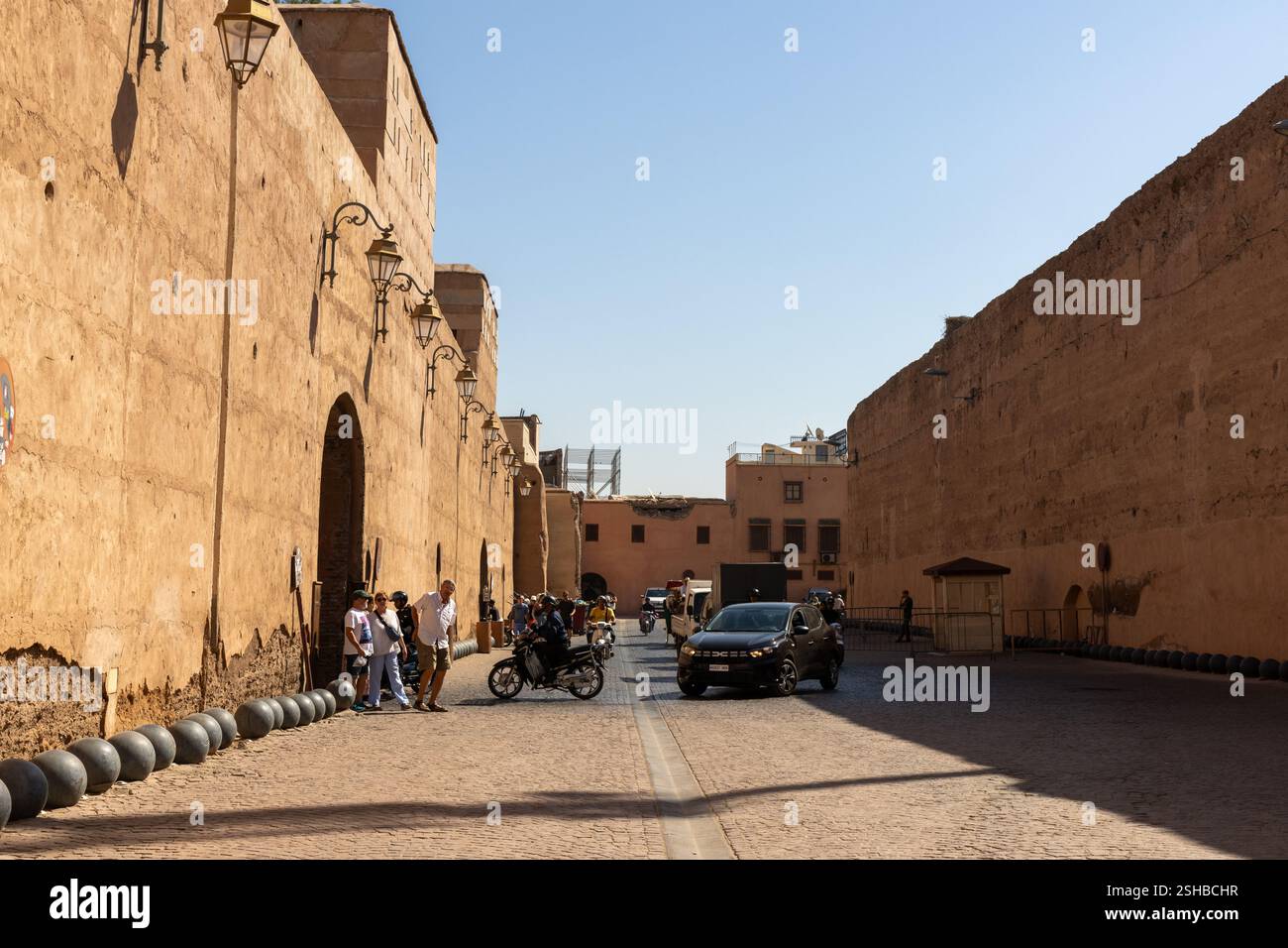 El Badi Palace, Marrakesch, Marokko, Nordafrika, Afrika. Überreste eines Palastes aus dem 16. Jahrhundert, dessen Gartenmauern und Orangenhain noch erhalten sind. Stockfoto