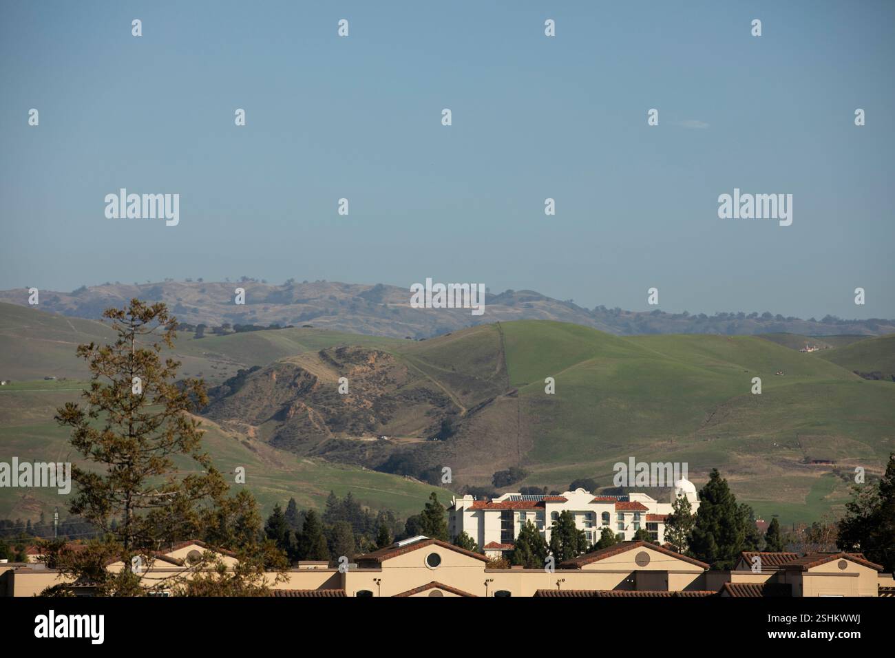 Blick auf die Skyline der Innenstadt von Milpitas, Kalifornien, USA. Stockfoto