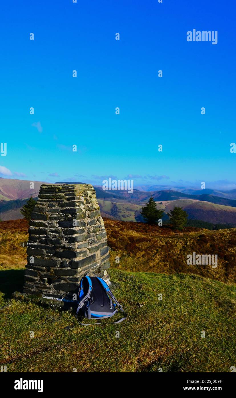 Blick von der Mynydd Cwmcelli Triangulation Säule (Ordanance Survey) im Dyfi Forest zwischen Aberangell und Aberllefenni Mid Wales UK Stockfoto