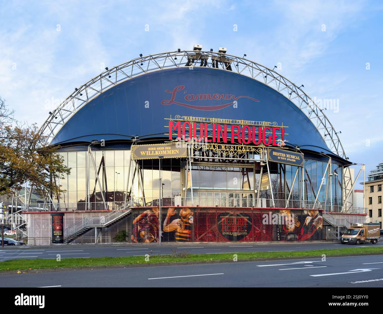 Moulin Rouge Musical im Musical Dome Theater in Köln. - Smartphone-aufgenommenes Stockfoto