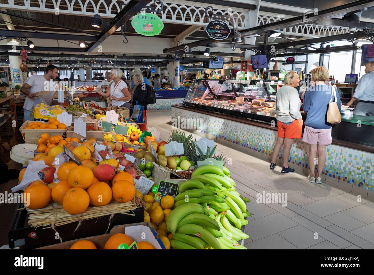 Les Halles d'Arcachon Indoor Food Market, Arcachon, Departement Gironde, Nouvelle-Aquitaine, Frankreich, Europa Stockfoto