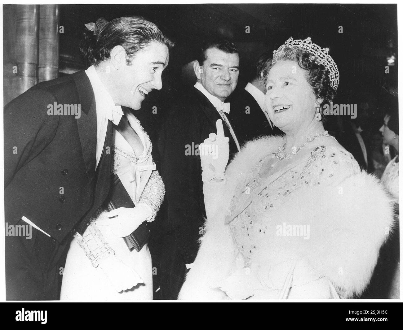 mit Peter O'Toole bei der Filmpremiere von 'Lord Jim' im Odeon Theatre#mit Peter O'Toole bei der Eröffnung des Films 'Lord Jim' im Odeon Theatre Stockfoto