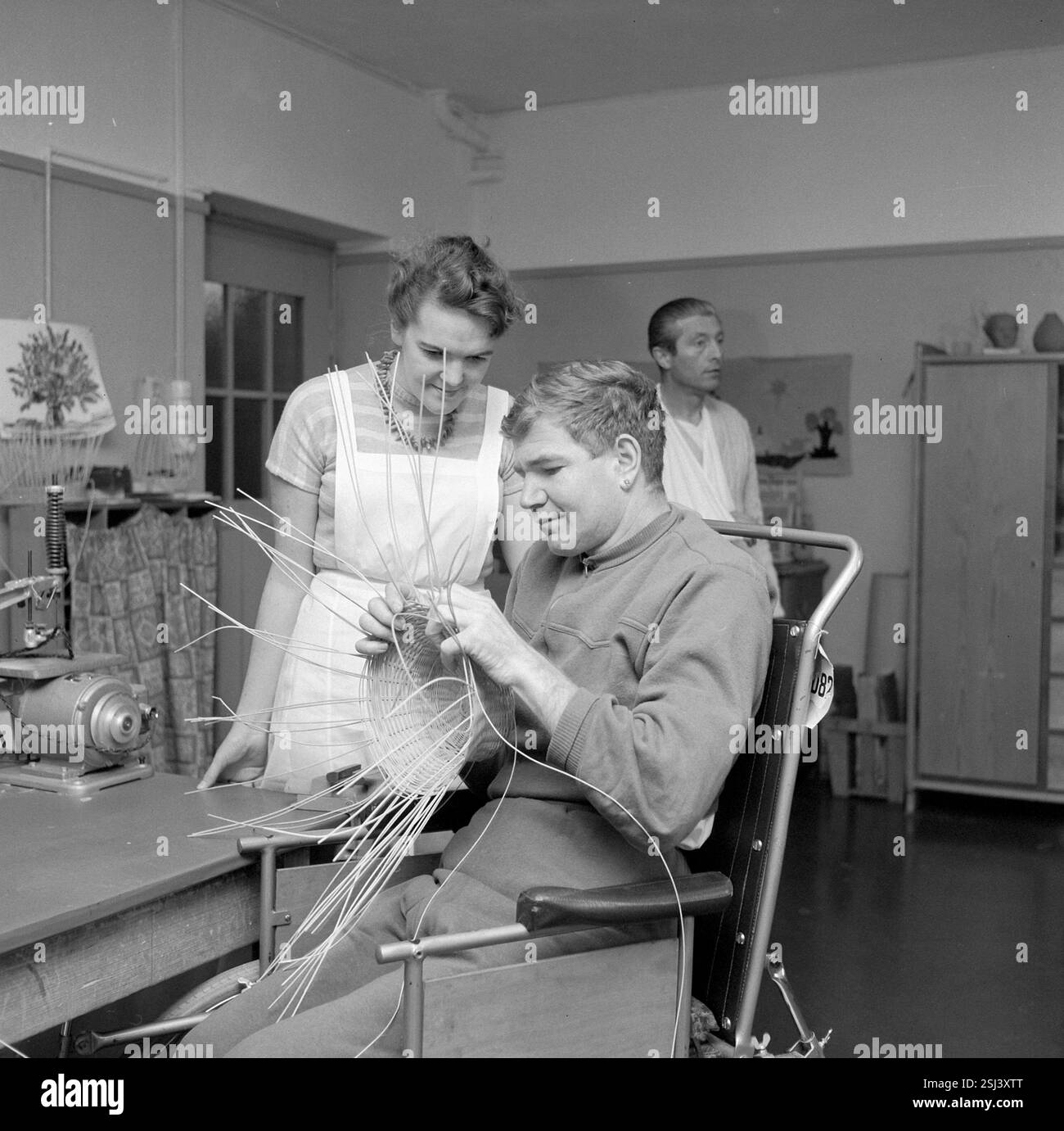 --- Handwerk: Ausbildung für Behinderte, Zürich 1957#Handwerk: Ausbildung für Behinderte, Zürich 1957 Stockfoto