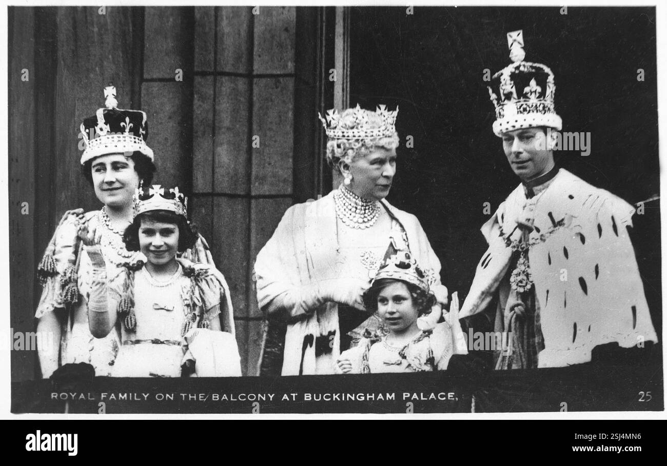 Königin Elizabeth, Prinzessin Elizabeth, Prinzessin Elizabeth, Königinmutter Mary, Prinzessin Margaret, König George VI. Auf dem Balkon des Buckingham Palastes auf dem Balkon des Buckingham Palastes Stockfoto