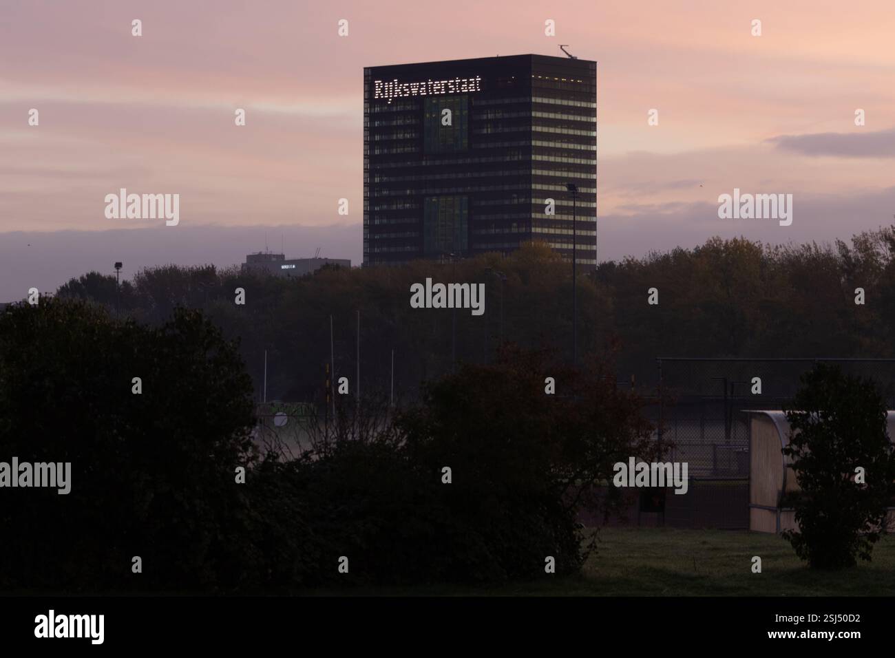 Hauptsitz der Generaldirektion öffentliche Arbeiten und Wasserwirtschaft in den Niederlanden. Stockfoto