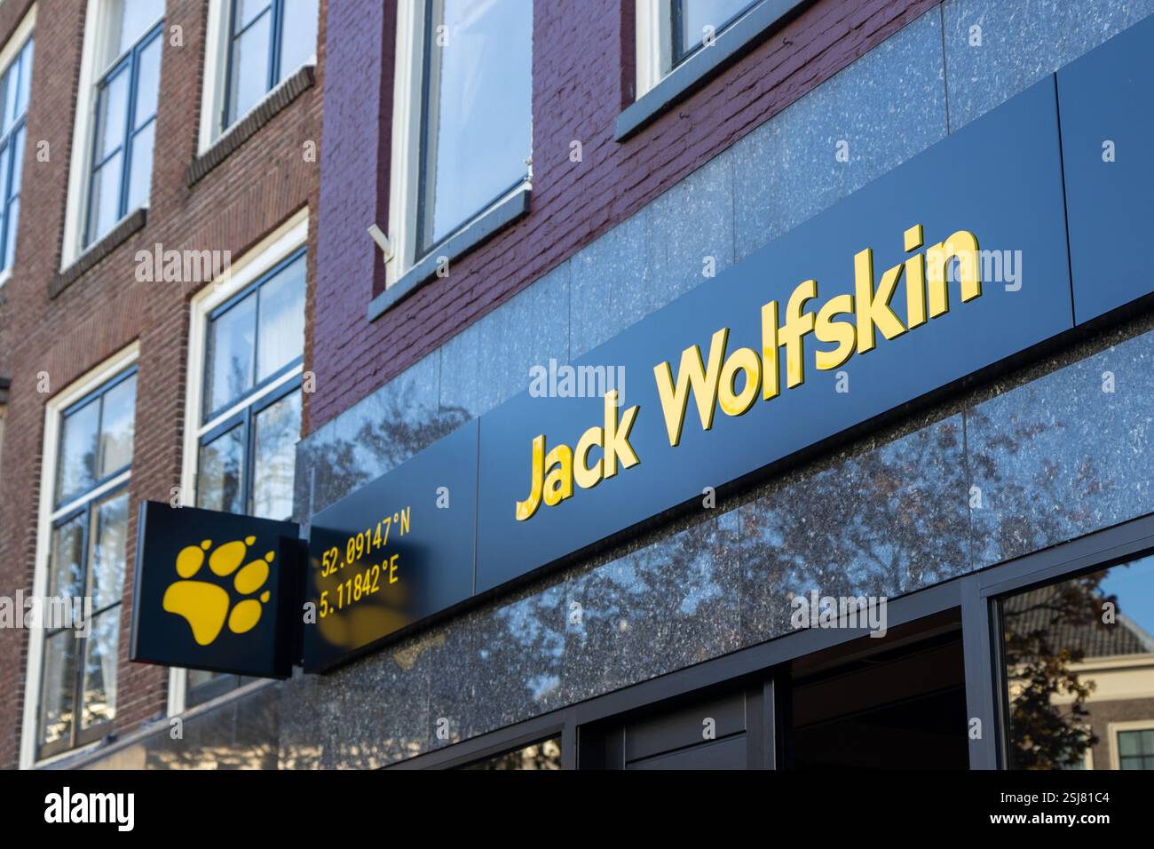 Jack Wolfskin Store Logo für Outdoor-Bekleidung Oudegracht 157. Stockfoto
