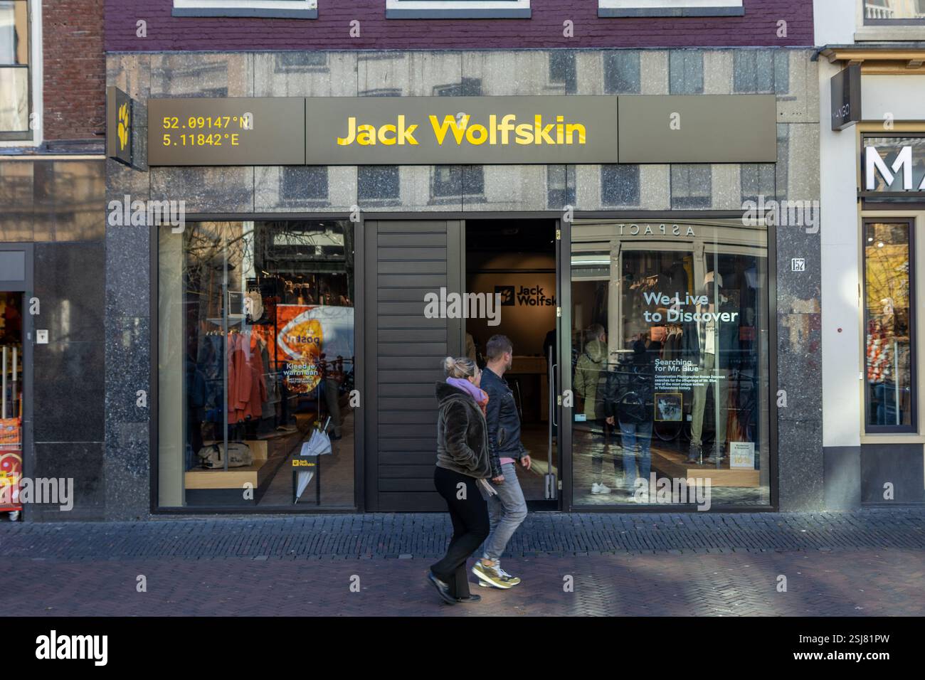 Jack Wolfskin Store für Outdoor-Bekleidung Oudegracht 157. Stockfoto