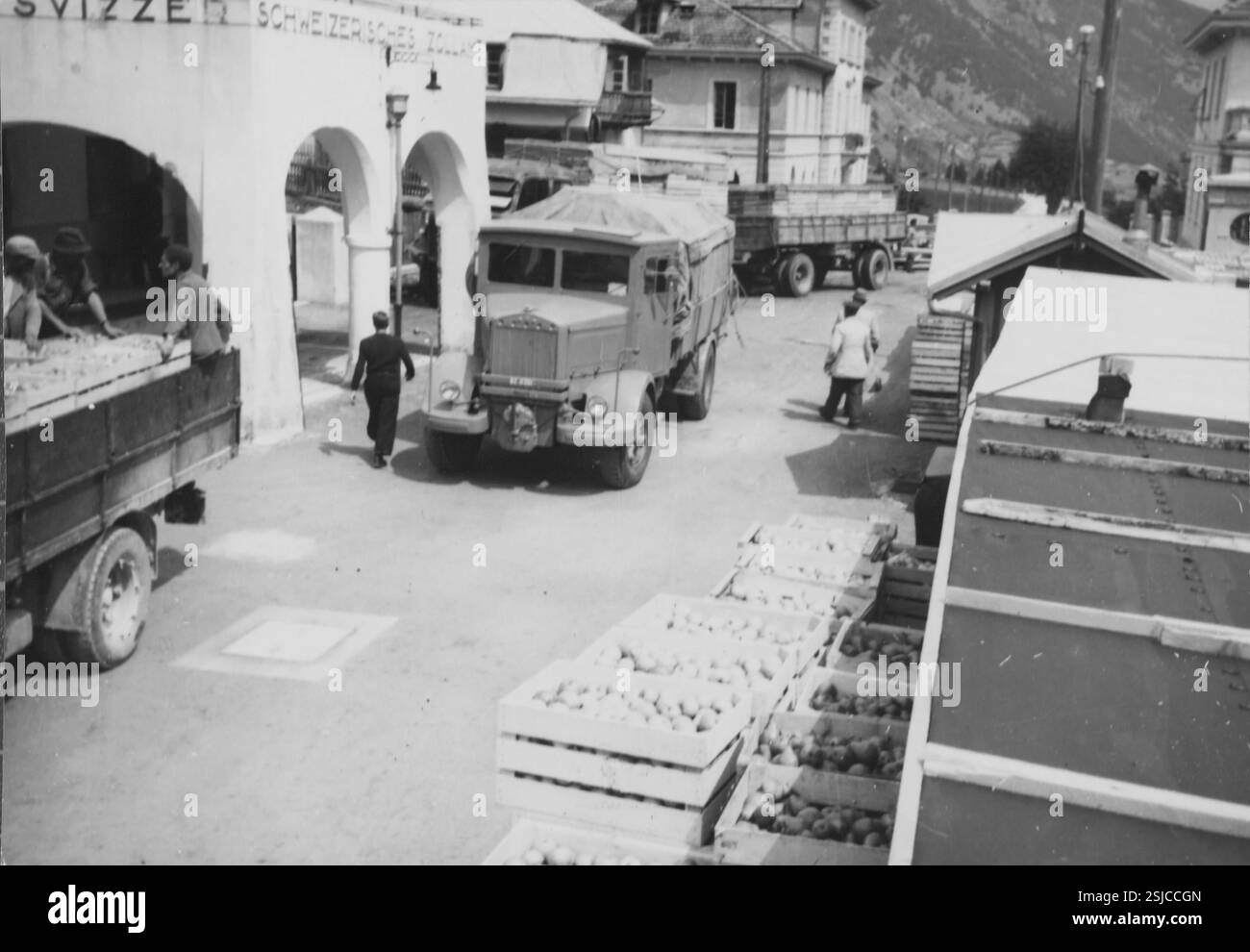 --- Import von Obst aus dem Südtirol; 1945#Import von Früchten aus Südtirol in die Schweiz; 1945- RDB VON DUKAS Stockfoto