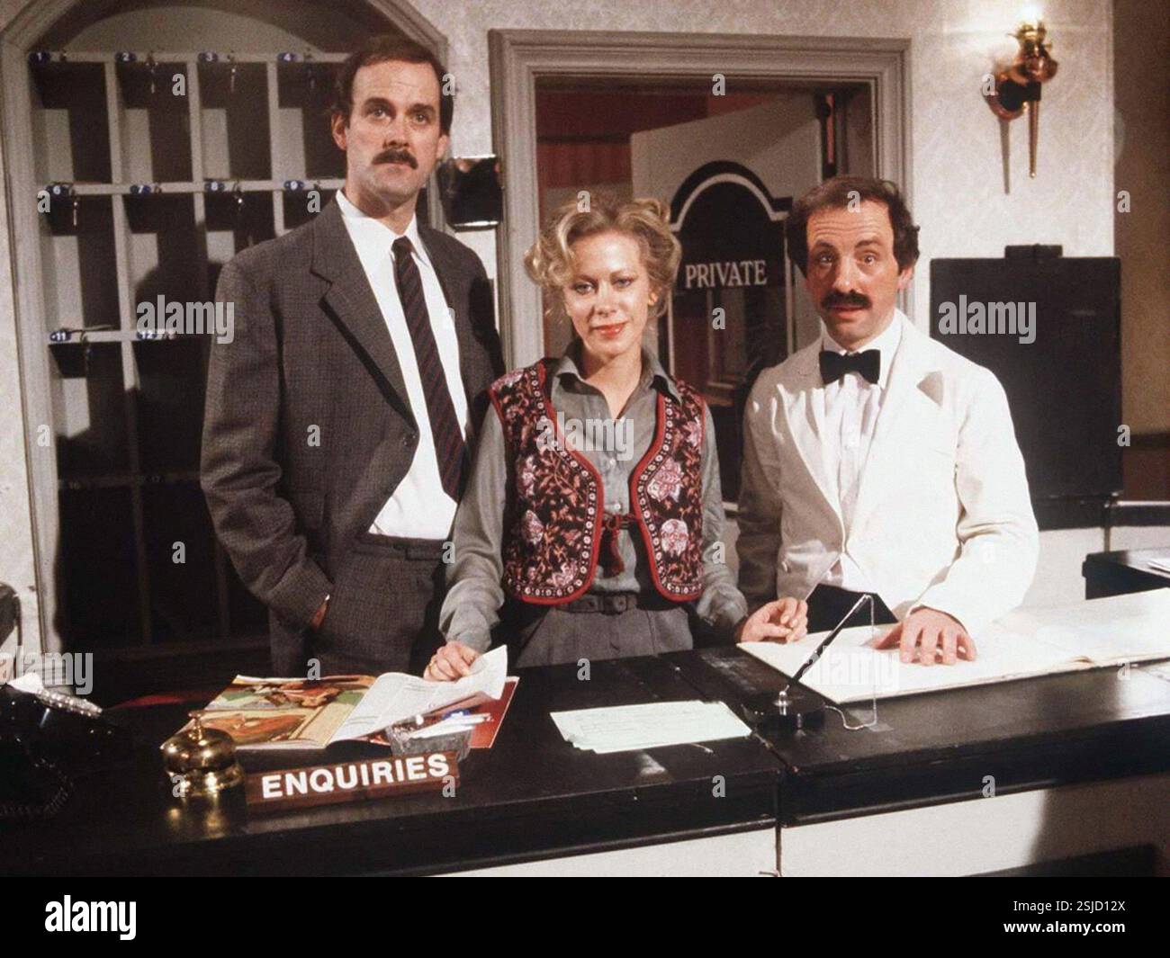 Fawlty Towers TV Series 1975 - 1979 UK John Cleese John Cleese, Connie Booth, Andrew Sachs Stockfoto