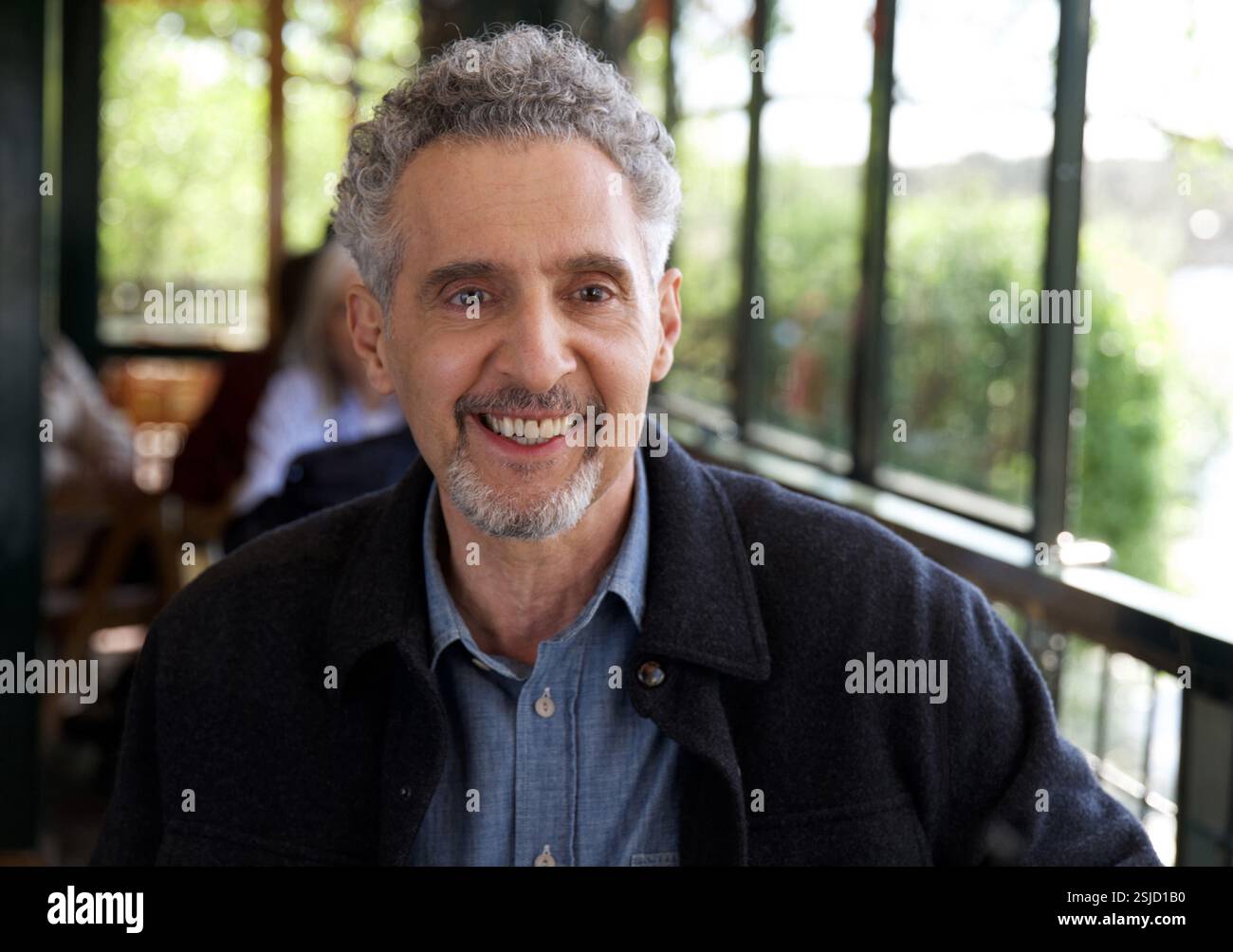 Der Raum nebenan Jahr : 2024 Spanien / USA Regie : Pedro Almodóvar John Torturro Stockfoto