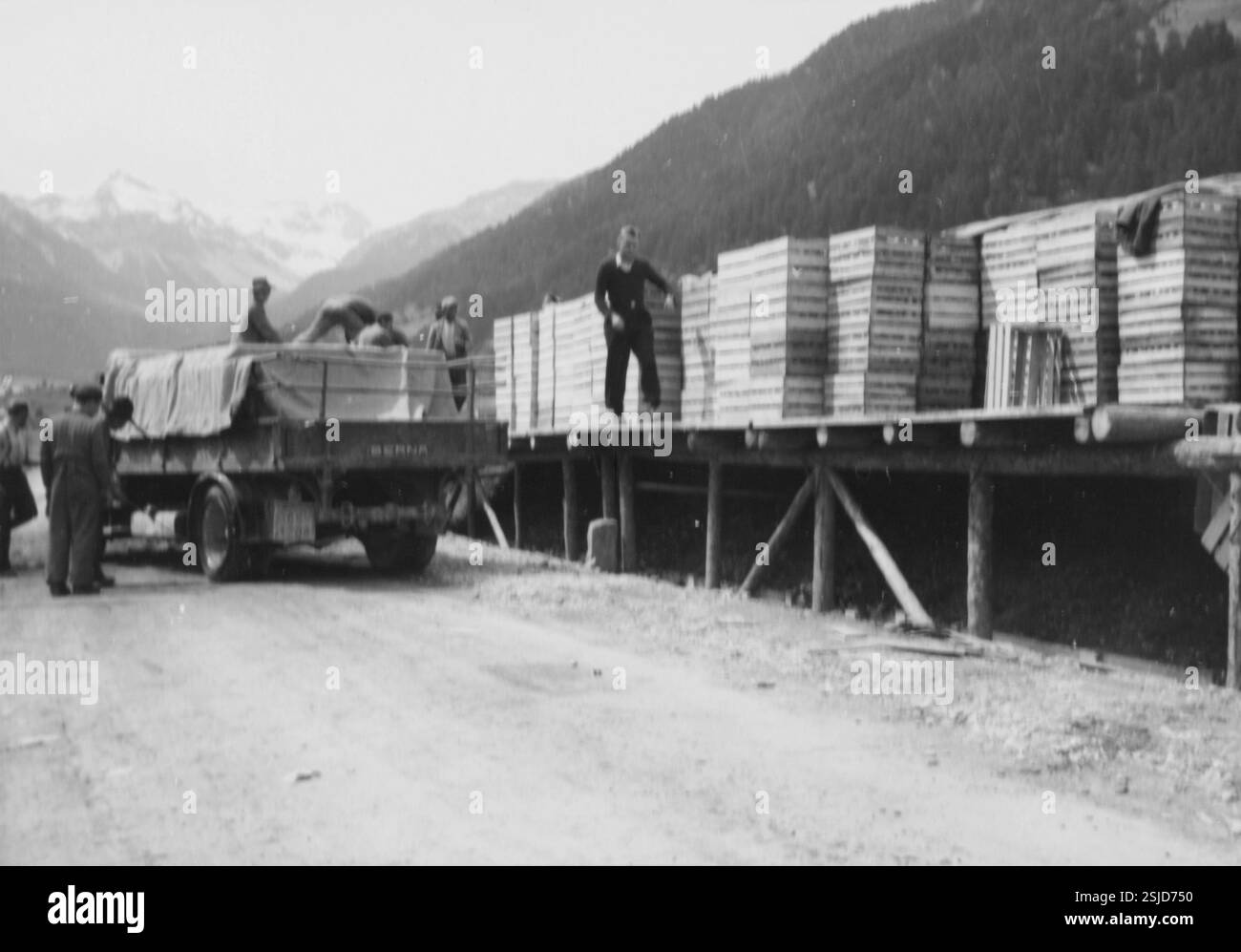 --- Import von Obst aus dem Südtirol; 1945#Import von Früchten aus Südtirol in die Schweiz; 1945- RDB VON DUKAS Stockfoto