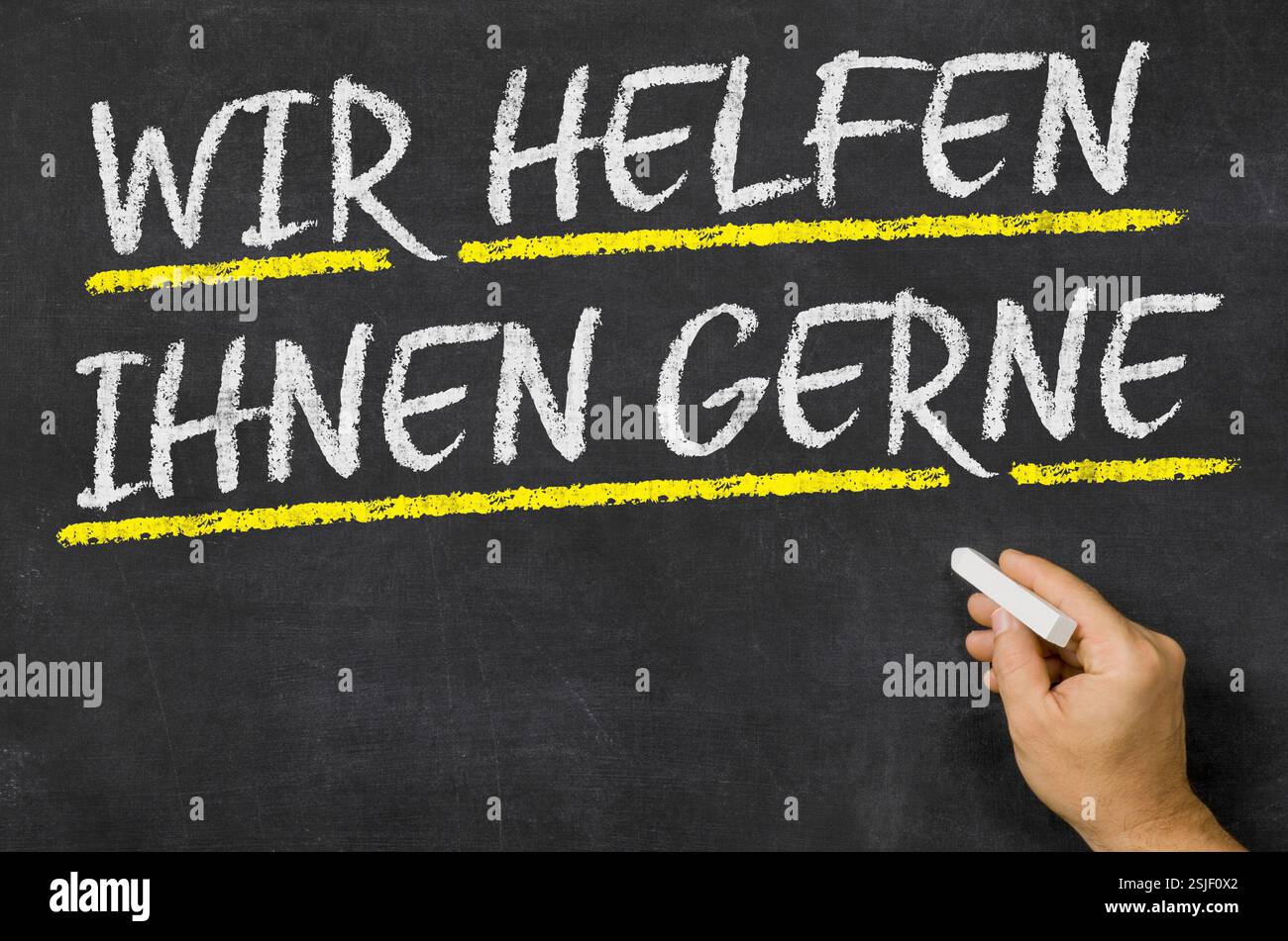 Text an der Tafel – Wir helfen Ihnen gerne weiter Stockfoto