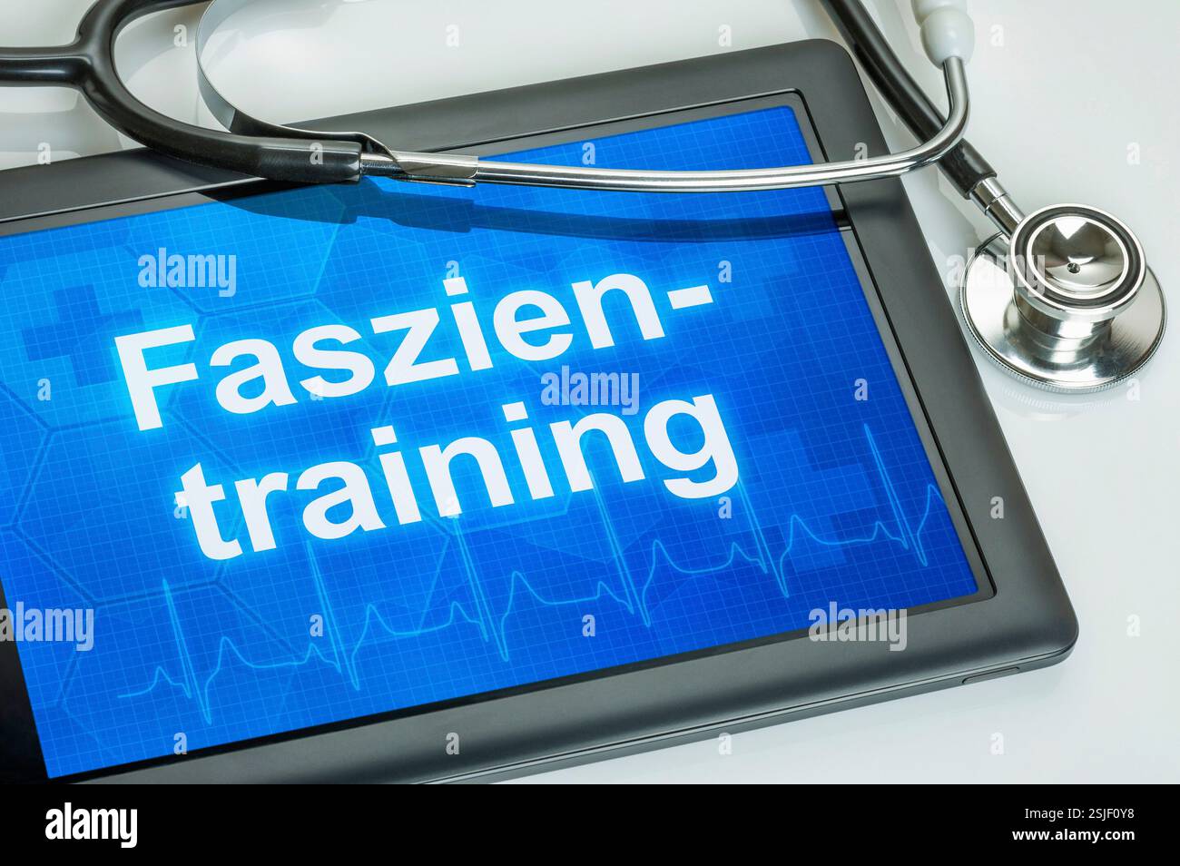 Tablet mit dem Text Faszientraining auf dem Display Stockfoto