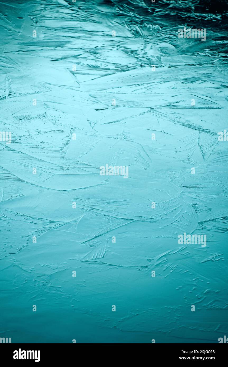 Detail des gefrorenen Wassers in einem See Stockfoto