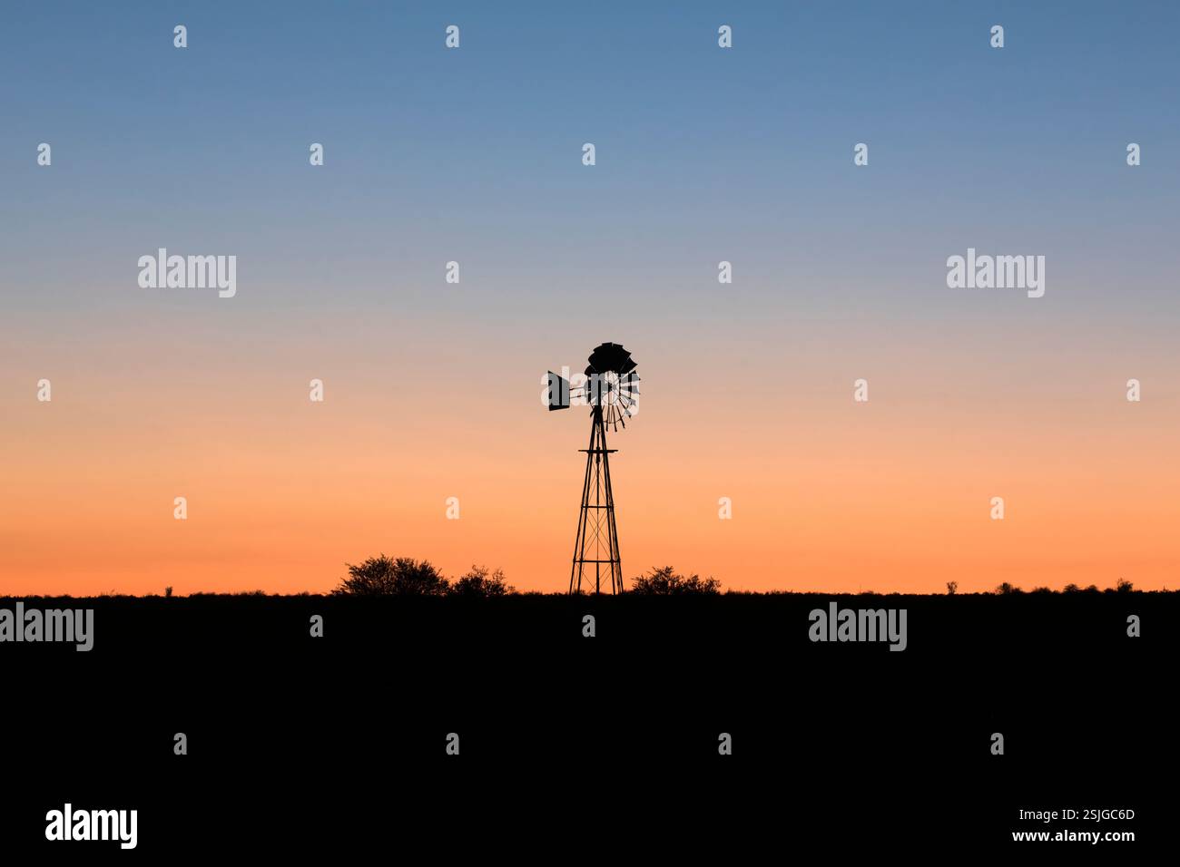 Aberdeen Plains, Afrika, Eastern Cape Province, Südafrika, Windmühle Stockfoto
