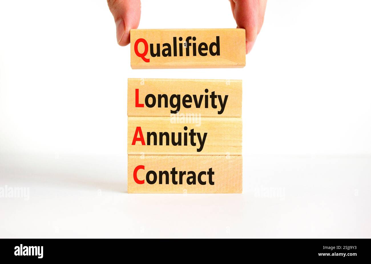 QLAC-Symbol. Concept Word QLAC qualifizierte Langlebigkeitsrenuity Contract auf schönen Holzblöcken. Schöner weißer Hintergrund. Business QLAC qualifiziert Lo Stockfoto QLAC-Symbol. Concept Word QLAC qualifizierte Langlebigkeitsrenuity Contract auf schönen Holzblöcken. Schöner weißer Hintergrund. Business QLAC qualifiziert Lo Stockfoto