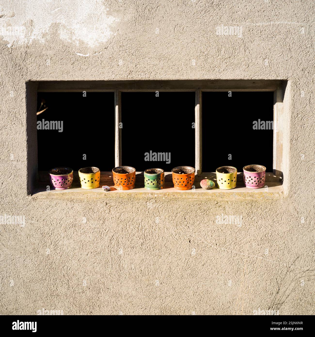 Schweiz, Horgenberg, Gebäude, Fassade, Fenster, bunte Töpfe, Kerzenhalter Stockfoto Schweiz, Horgenberg, Gebäude, Fassade, Fenster, bunte Töpfe, Kerzenhalter Stockfoto