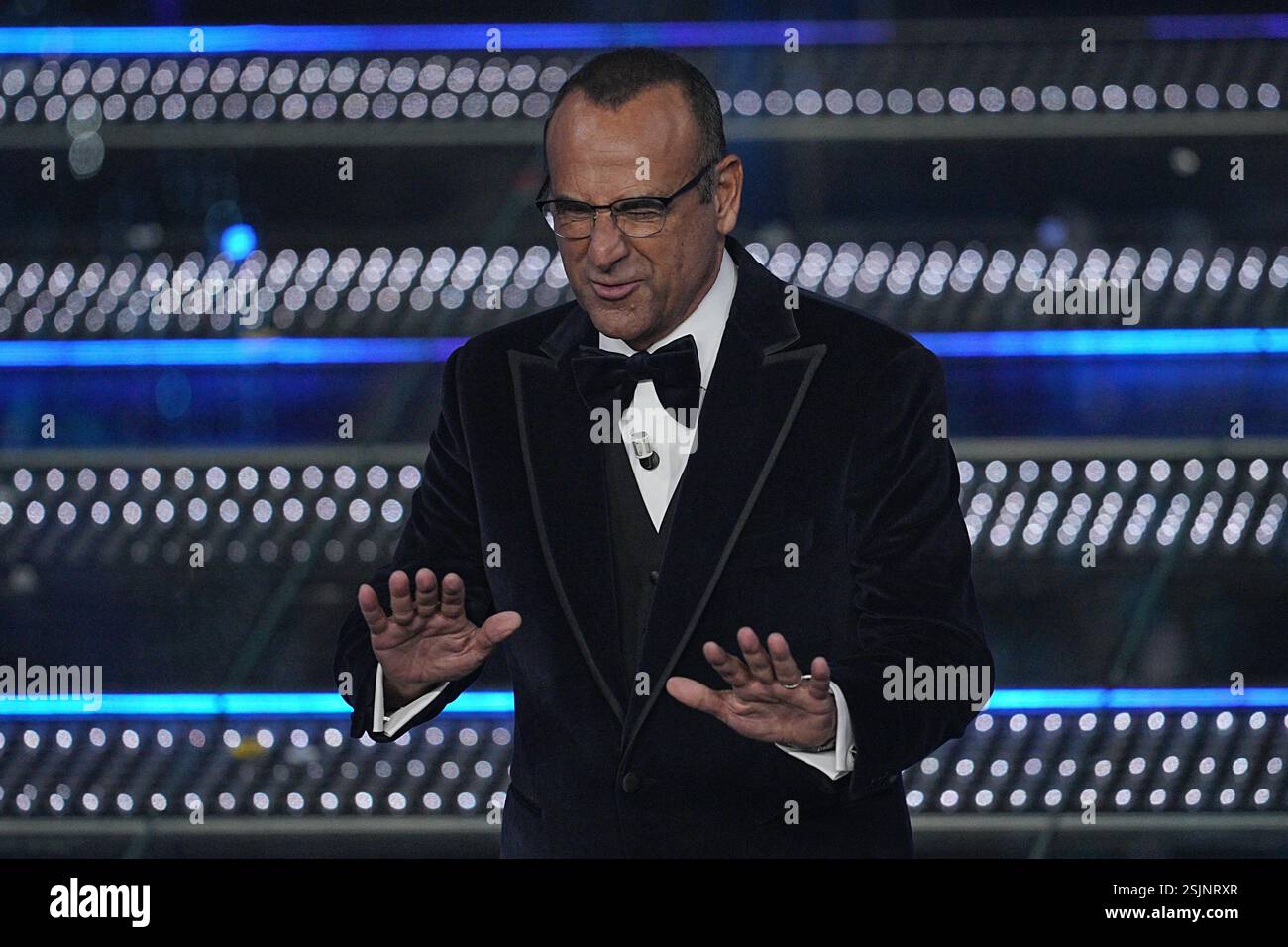 Sanremo, Italien. Februar 2025. Achille Lauro tritt am ersten Abend der 75. Ausgabe des Sanremo Italian Song Festivals im Ariston Theatre in Sanremo, Norditalien, auf – Dienstag, 11. Februar 2025. Unterhaltung. (Foto: Marco Alpozzi/LaPresse) Credit: LaPresse/Alamy Live News Stockfoto
