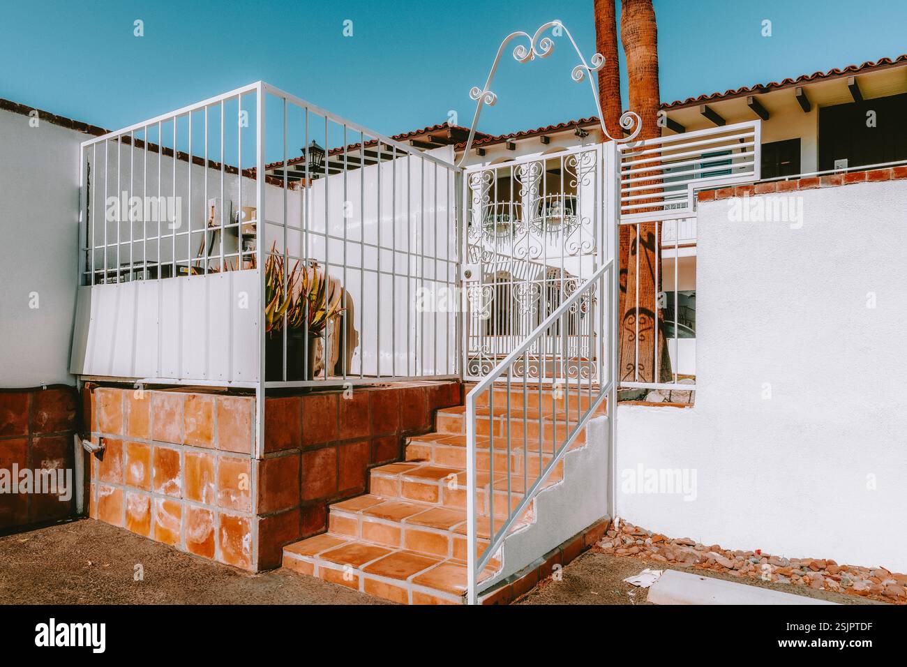 Motel und Hotel im griechischen Stil von Mykonos, Palm Springs, Kalifornien. Stockfoto